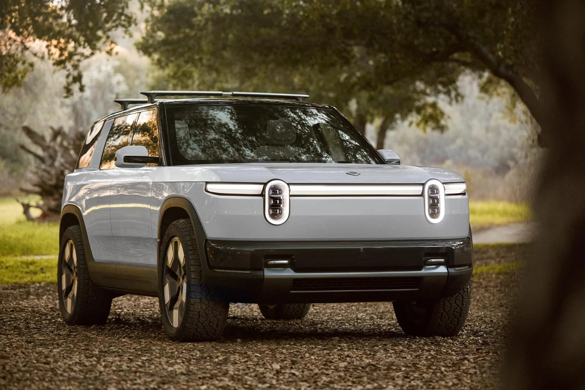 Rivian R1T R1S R2S GPT Renders 240228_Eric_Anderson_2880x1920_14_kpqmza