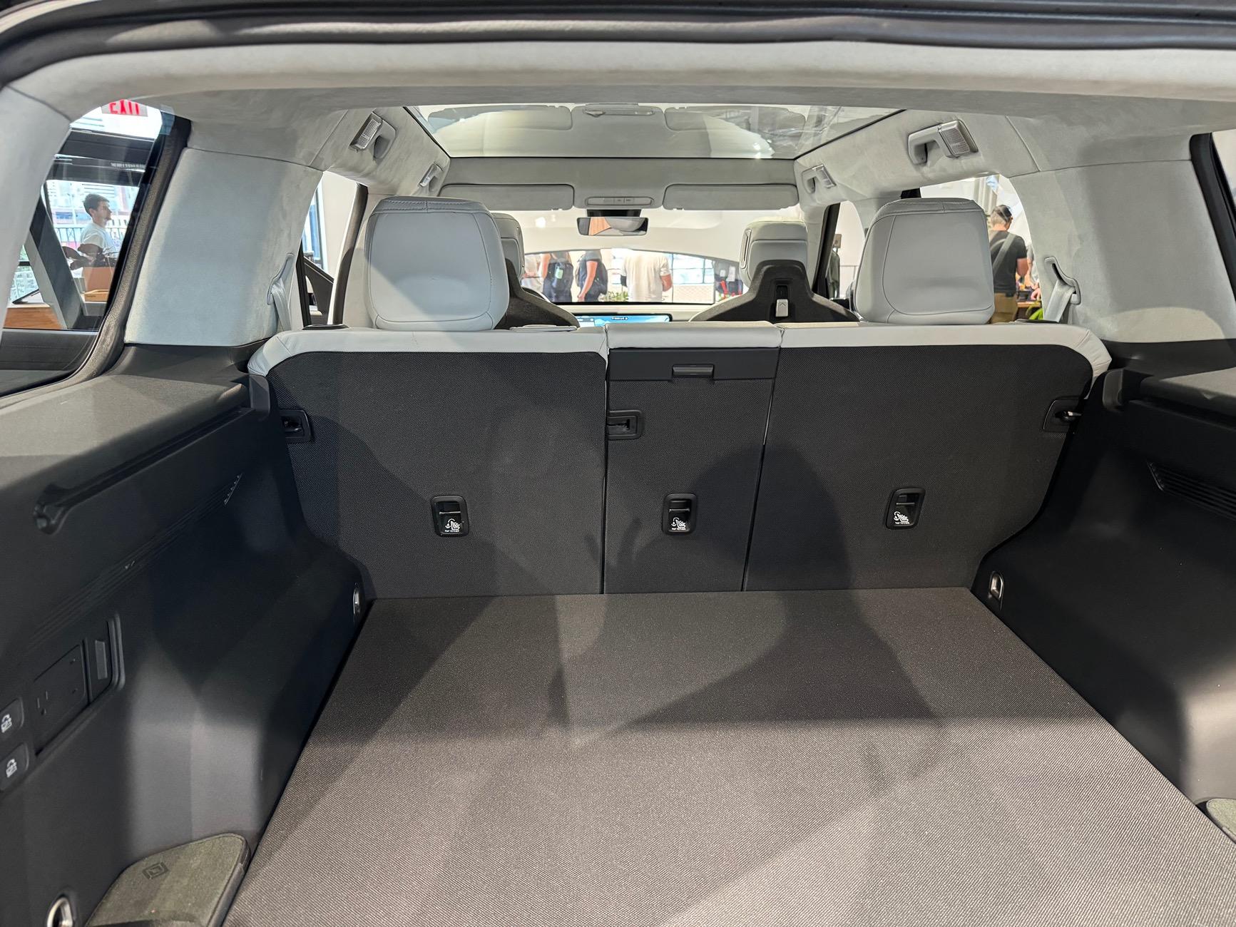 R2 vs Lyriq | Rivian Forum - R1T R1S R2 R3 News, Specs, Models, RIVN ...