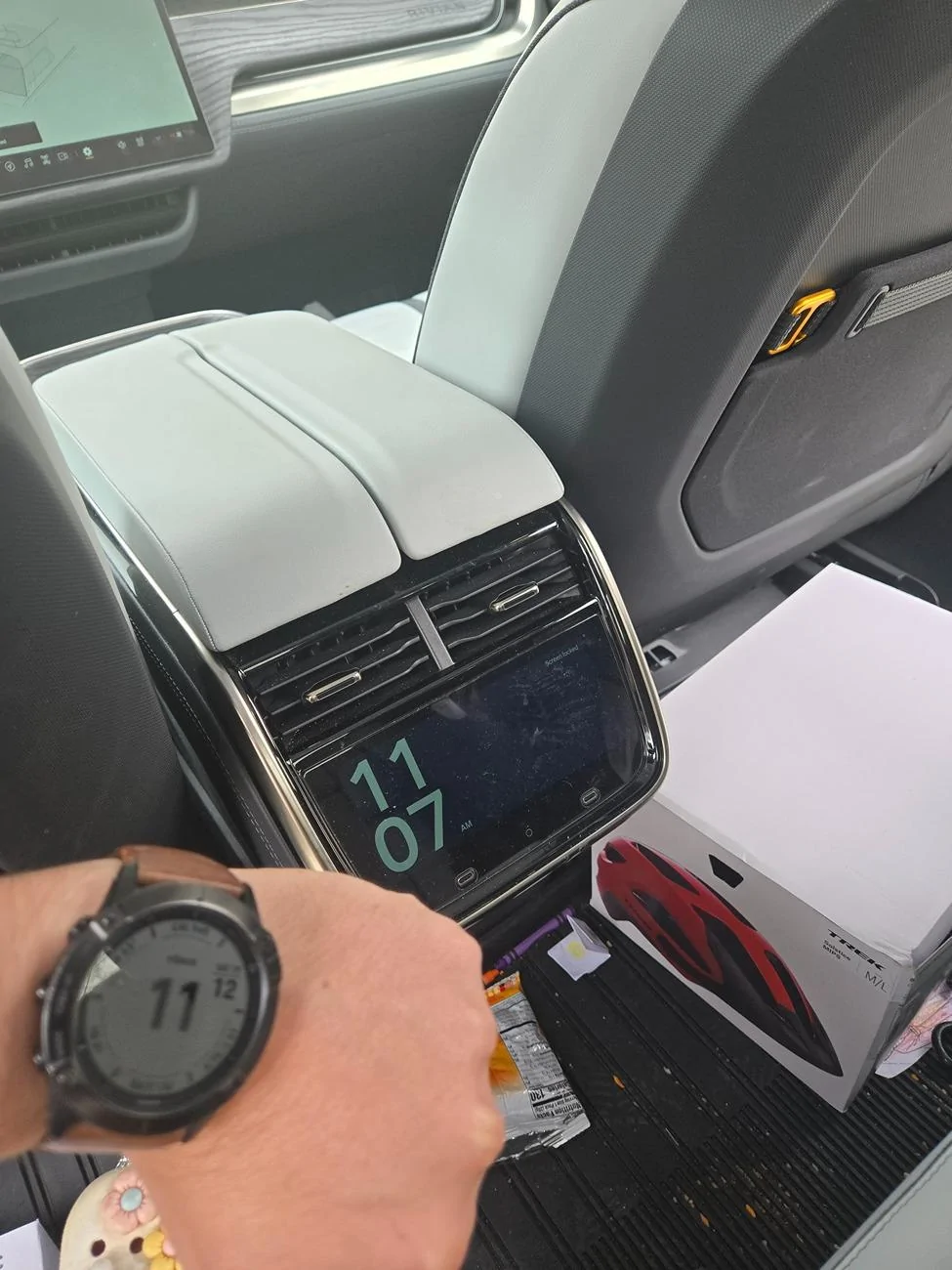 Rivian R1T R1S Frozen in time? Rear screen clock not working properly 20250329_111212
