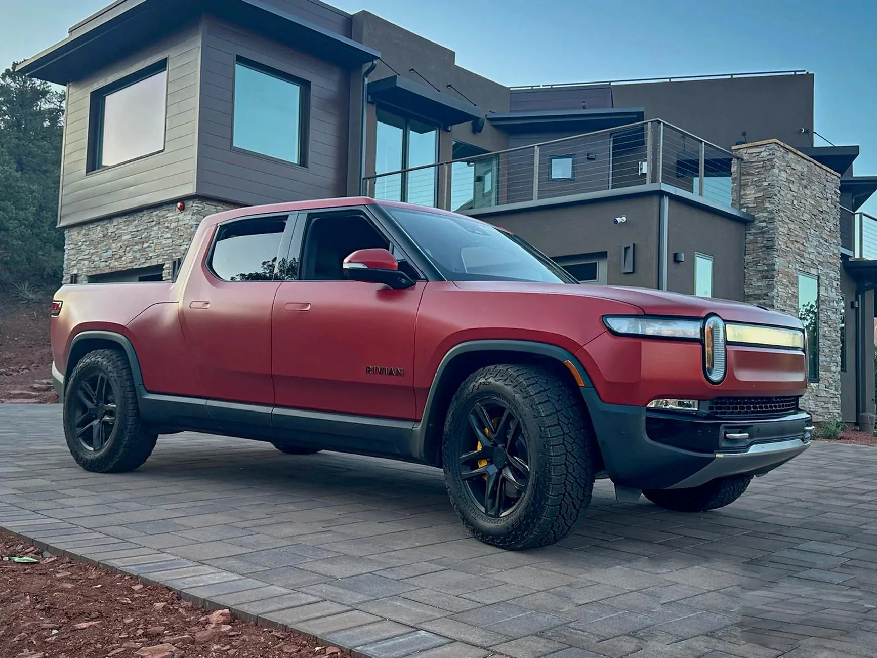 AW10_20_SatinBlack_Rivian_Stamp_2.webp
