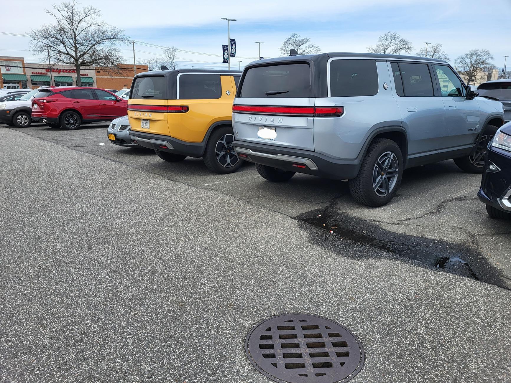 Rivian R1T R1S ? COMPASS YELLOW R1S  Photos 20250404_124940