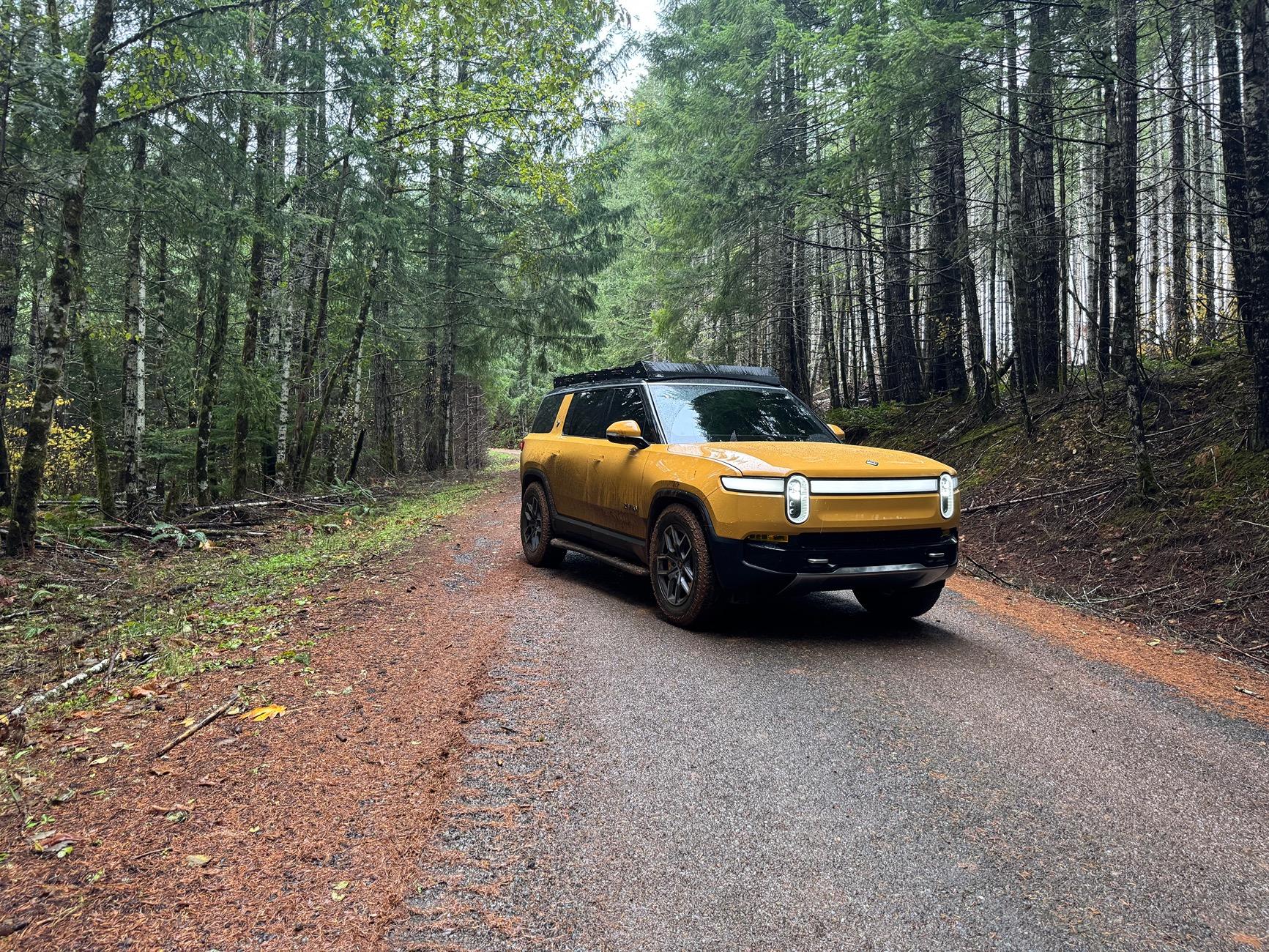 Rivian R1T R1S ? COMPASS YELLOW R1S  Photos IMG_2189