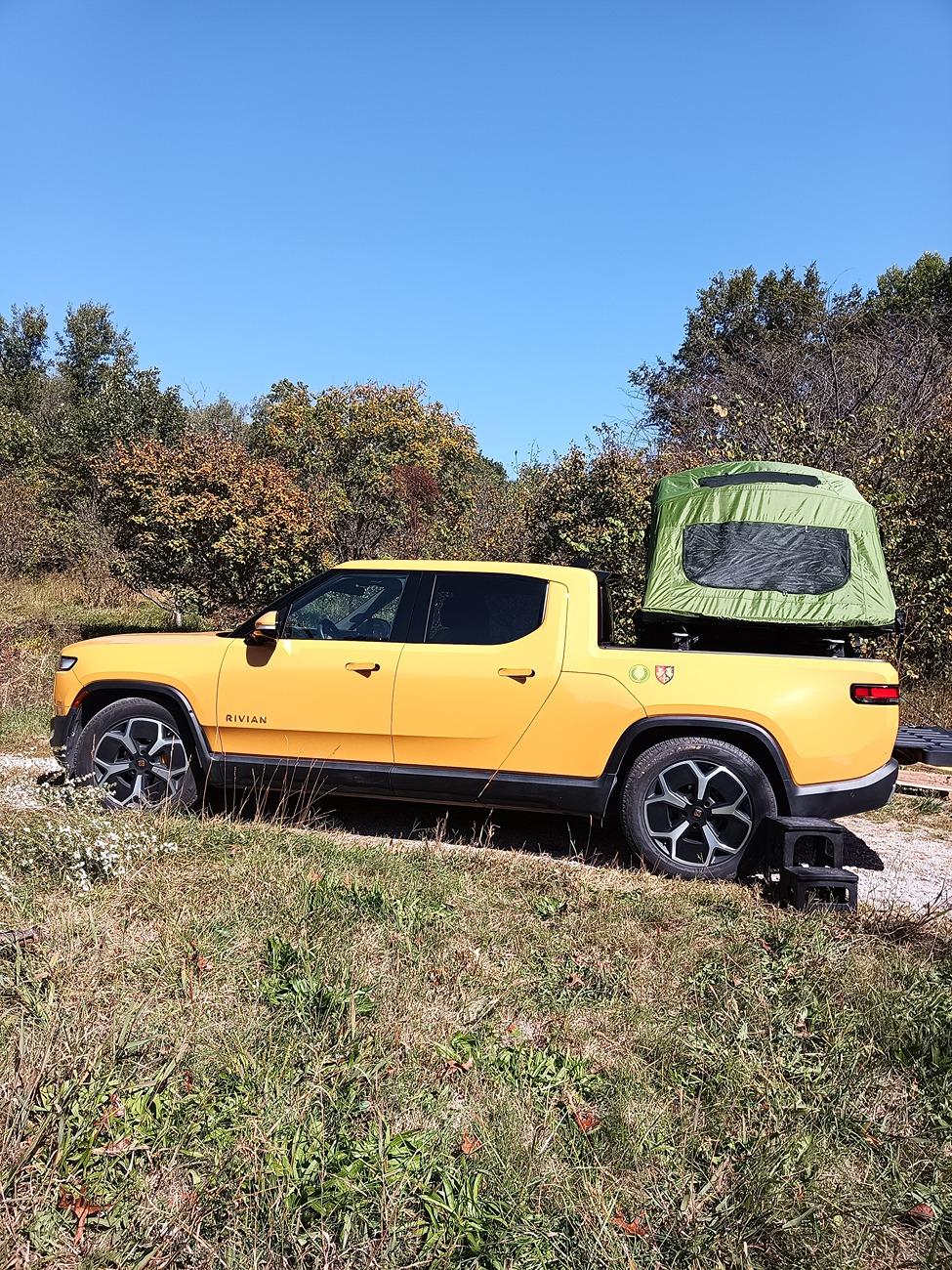 Rivian R1T R1S ? COMPASS YELLOW R1S  Photos 1000014663