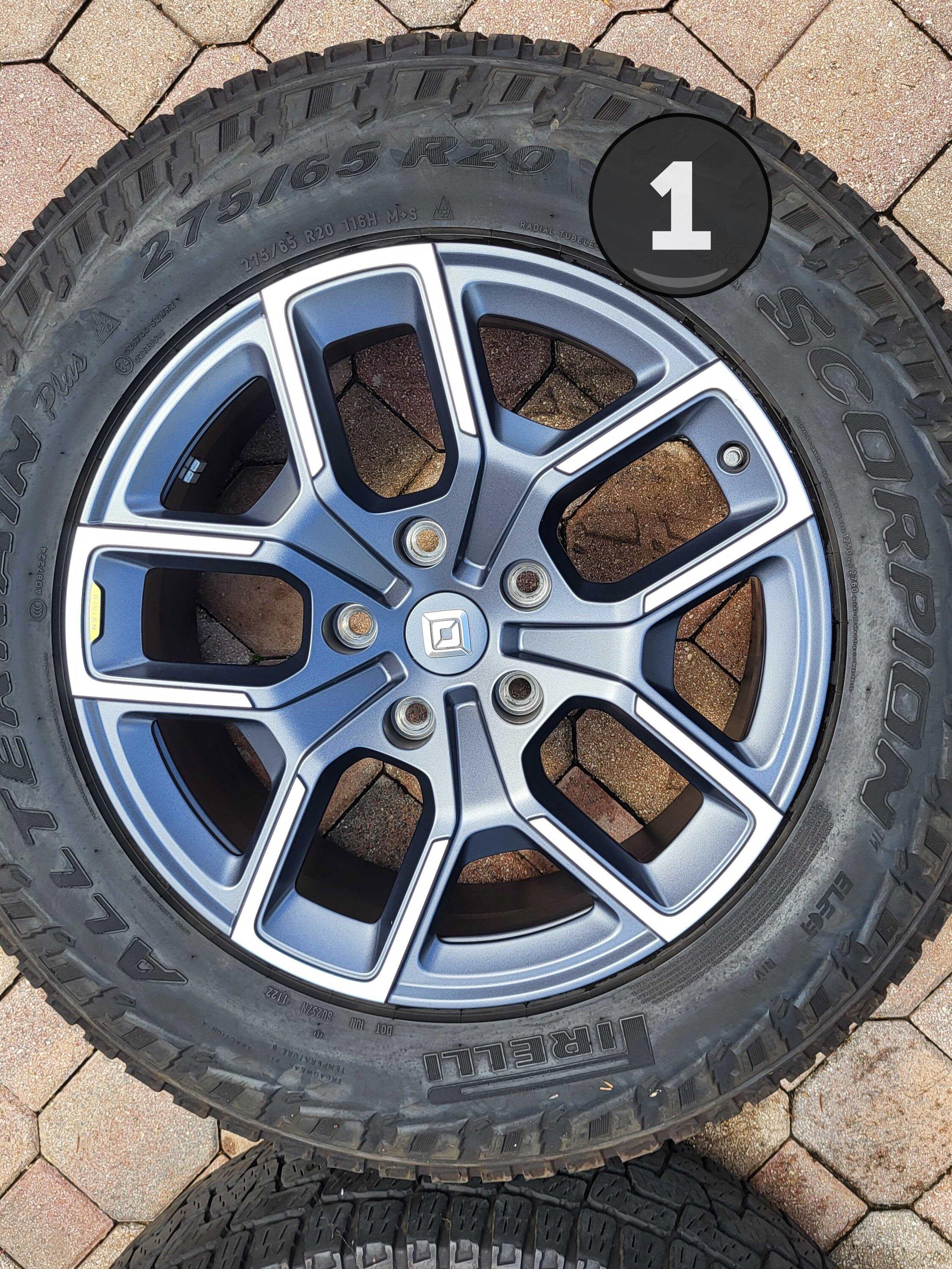 Rivian R1T R1S FS: 20" AT Wheels & Tires 1000039013