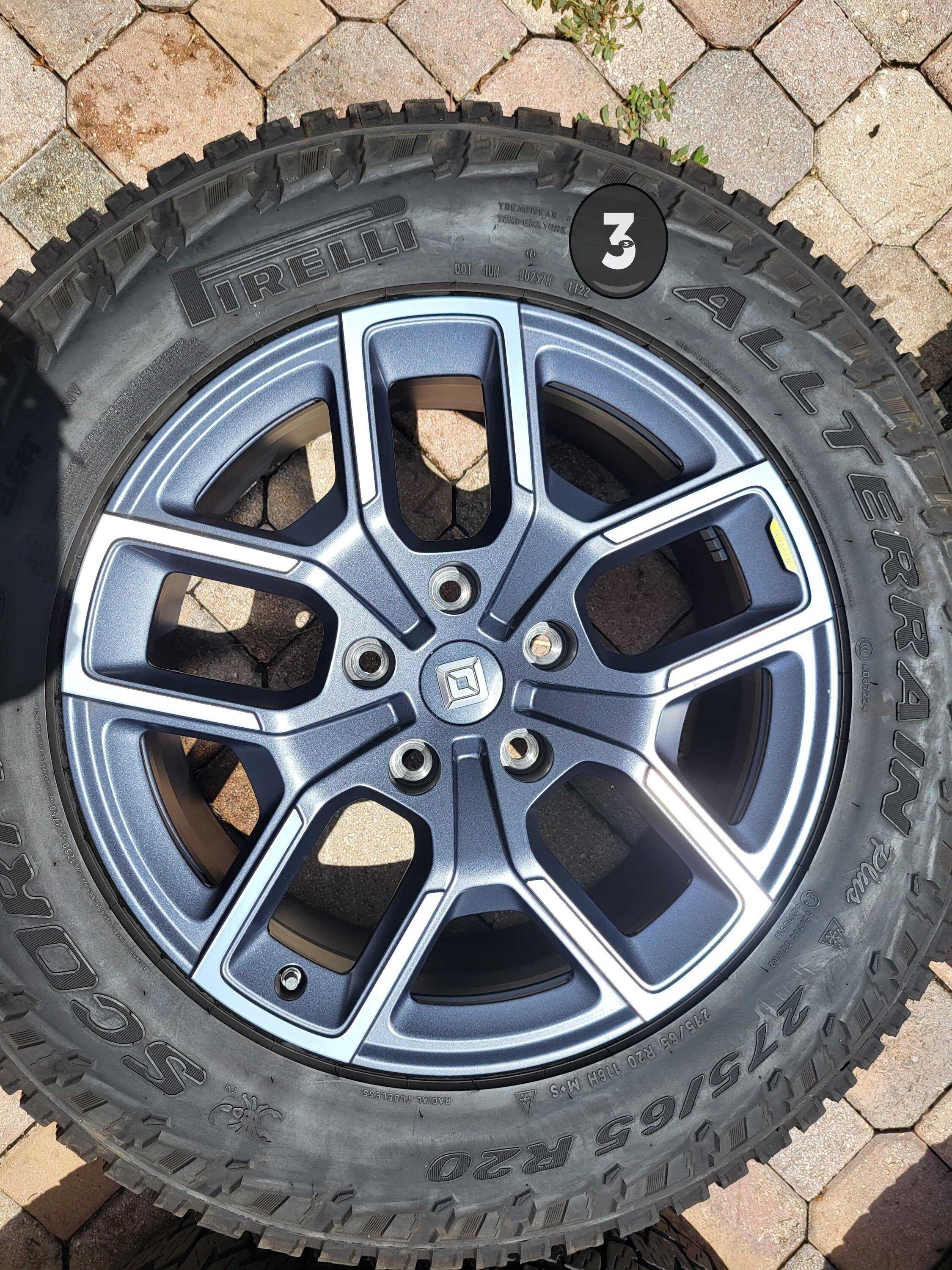 Rivian R1T R1S FS: 20" AT Wheels & Tires 1000039022