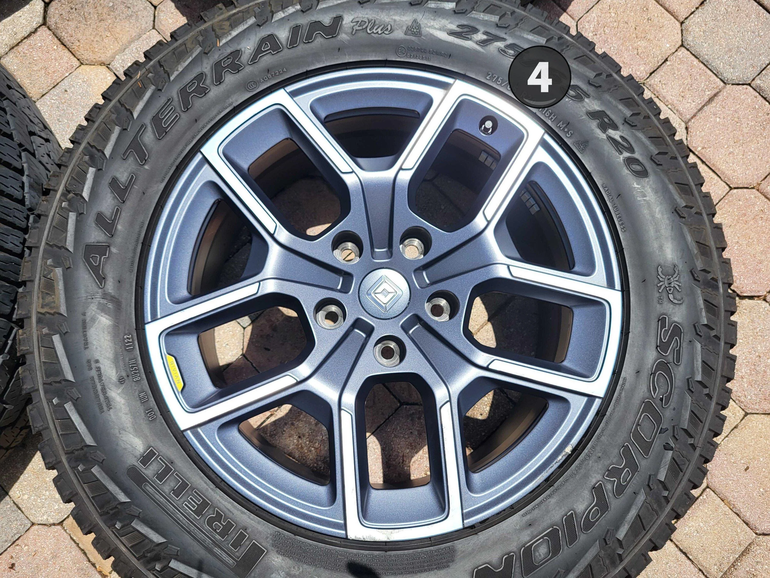 Rivian R1T R1S FS: 20" AT Wheels & Tires 1000039025