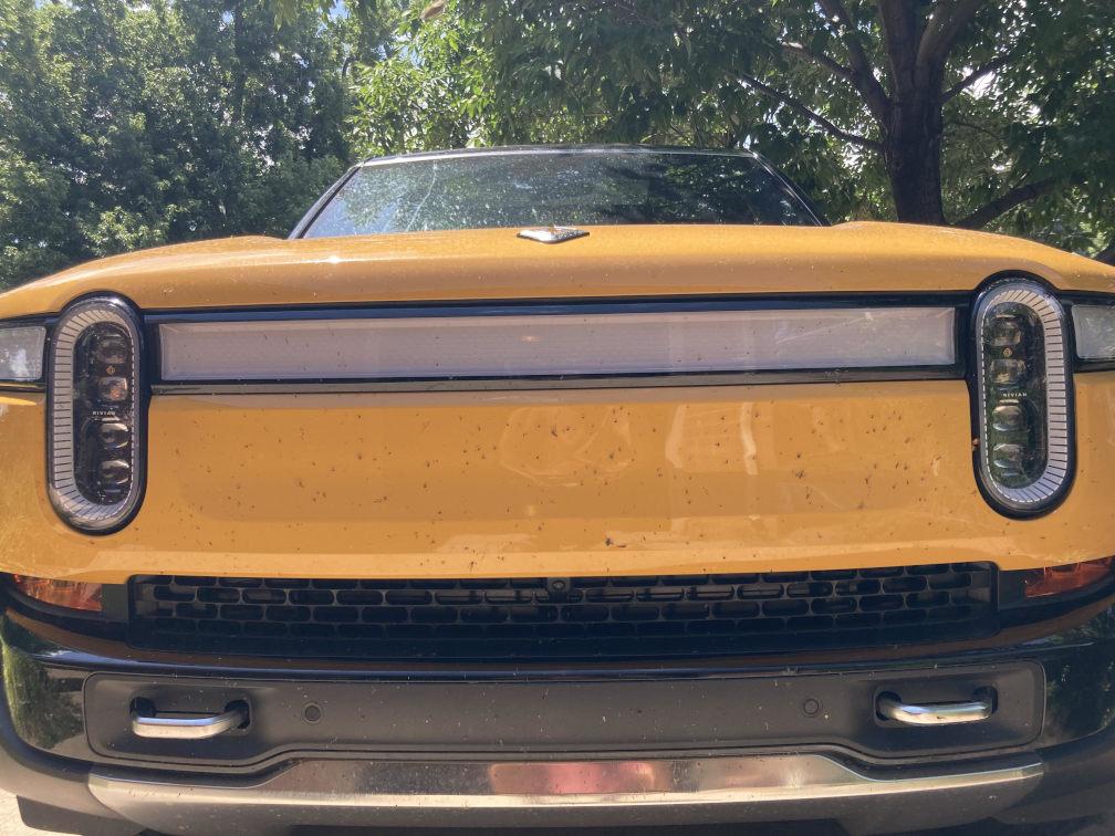 Rivian R1T R1S ? COMPASS YELLOW R1S  Photos r1s-face-2