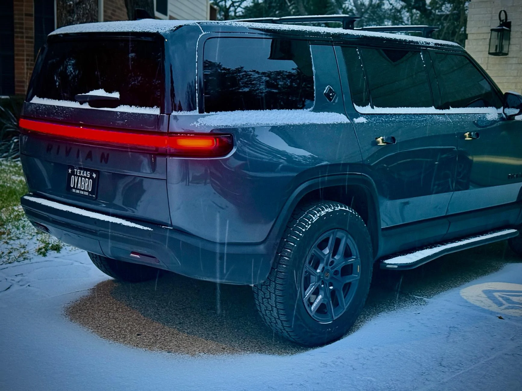 Rivian R1T R1S Darkout package compatibility w/ Gen 1 R1S IMG_7585