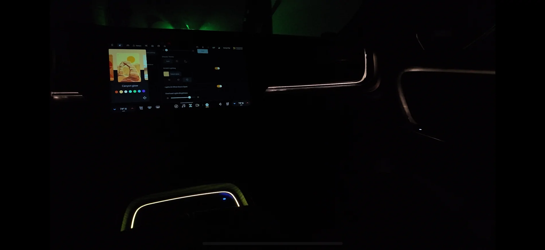 Rivian R1T R1S Hansshow Rivian Phone Charging Pad IMG_1584