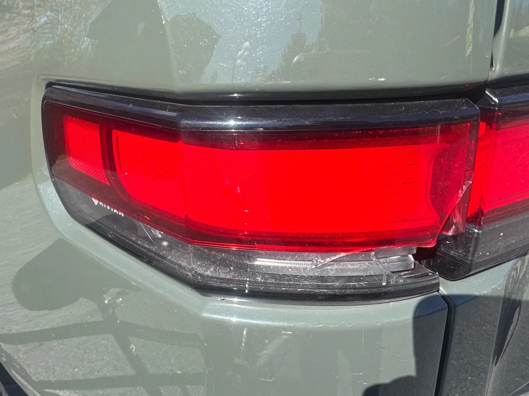 Rivian R1T R1S R1T left taillight replace. imag