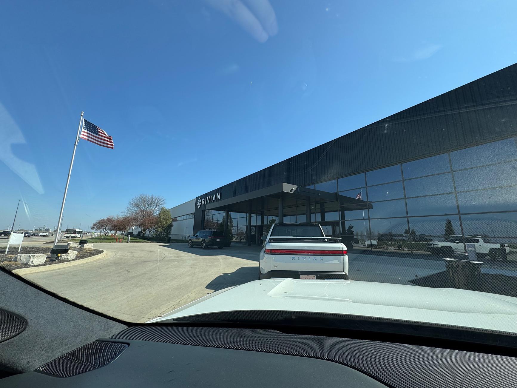 Rivian R1T R1S [Un-Resolved again!] Why am I doing this to myself - long time Rivian customer close to giving up. IMG_4700