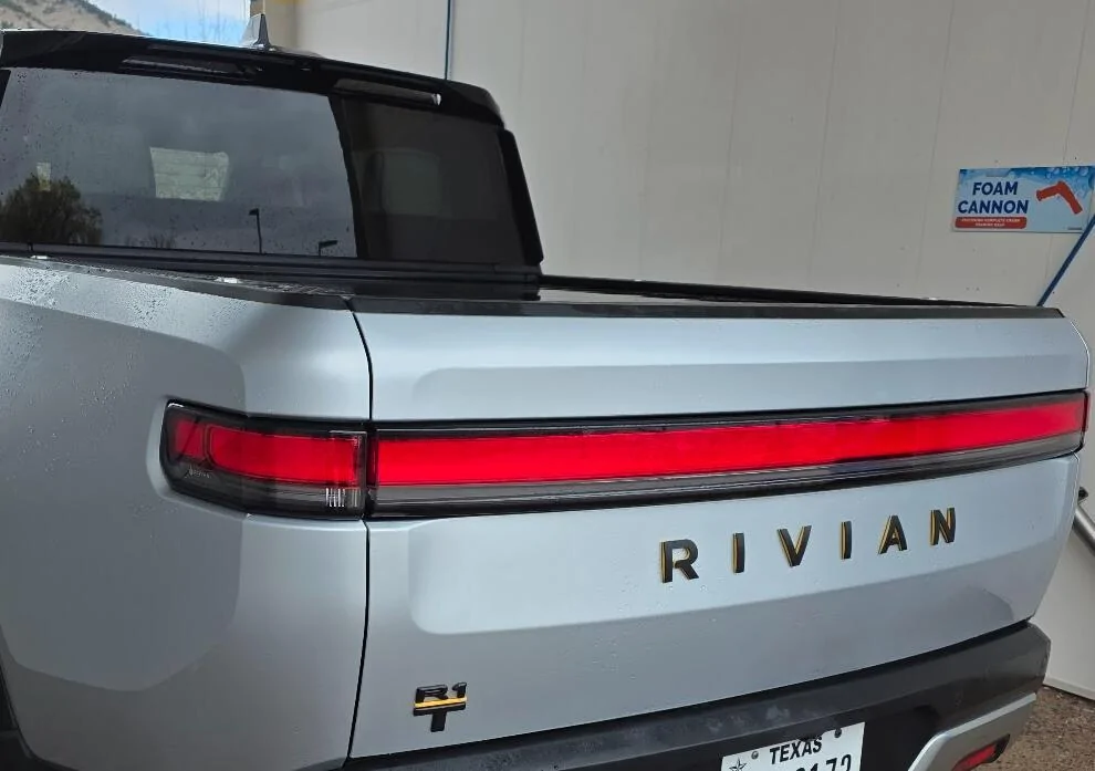 Rivian R1T R1S Doing a thing. 1744738598081-nh