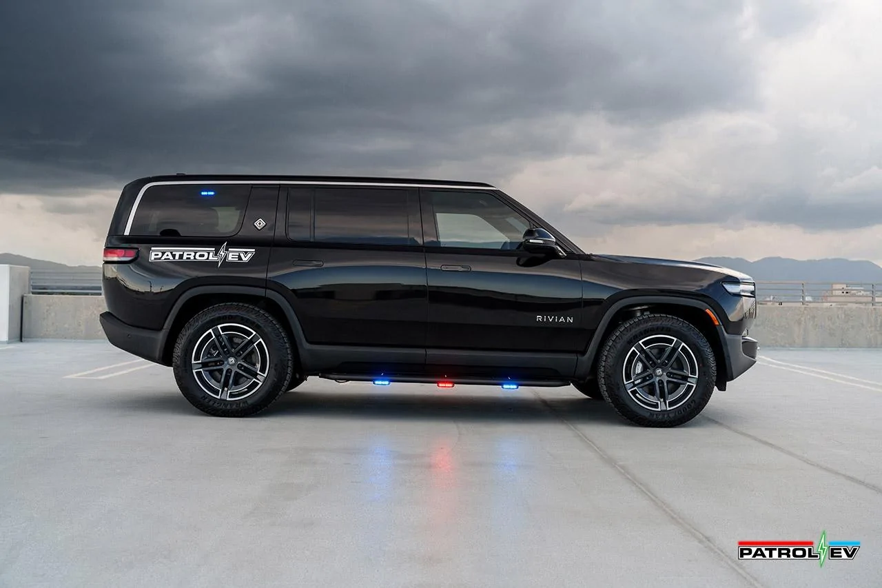 Rivian R1T R1S Upfit for Duty! 🚨 Rivian R1S gets full bulletproof package & municipal lighting / siren package from PatrolEV division of EV Sportline patrol-ev-midnight-black-rivian-r1s-police-pursuit-fleet-wm-2