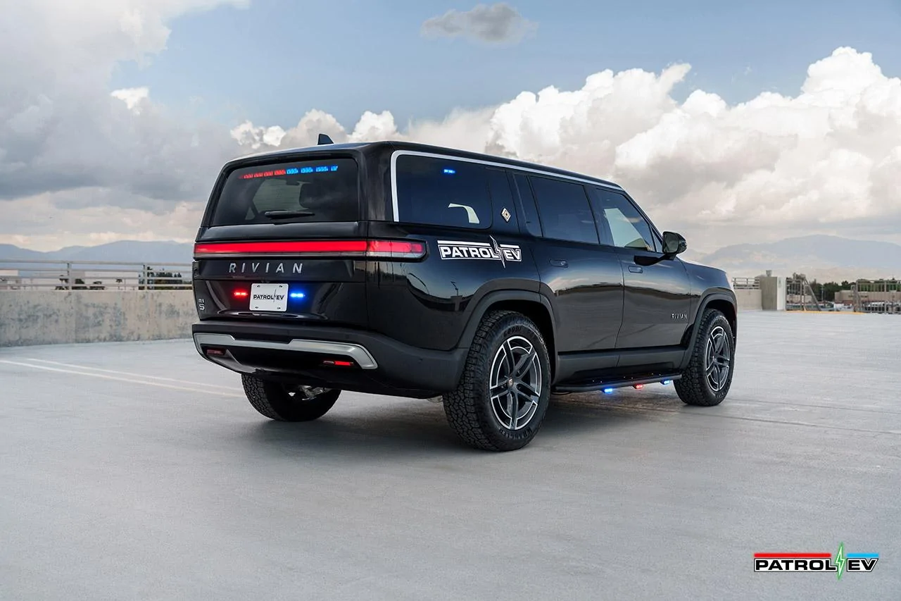Rivian R1T R1S Upfit for Duty! 🚨 Rivian R1S gets full bulletproof package & municipal lighting / siren package from PatrolEV division of EV Sportline patrol-ev-midnight-black-rivian-r1s-police-pursuit-fleet-wm-3