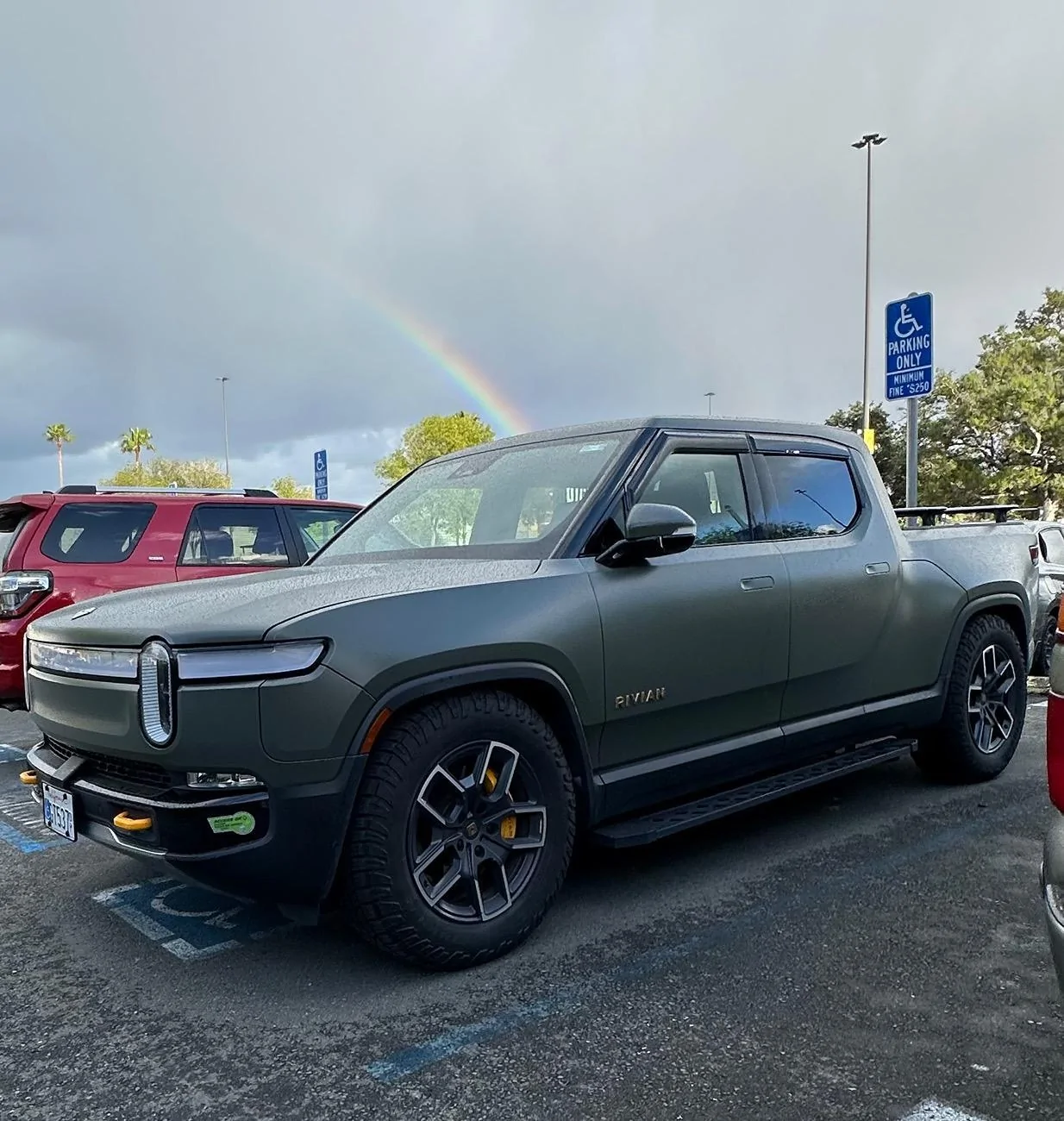 Rivian R1T R1S ➡️🗳️VOTE APRIL'S REALWHEELS EV RIVIAN OF THE MONTH (RWCev ROTM) HERE! 2DeabB1452Submission2Dean