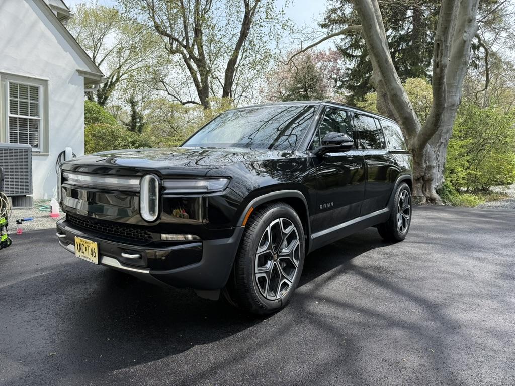 Rivian R1T R1S Who else got in a quick cleaning this past weekend? 7174C3F8-98E8-4F4C-8EF2-65E6CECC388C_1_105_c