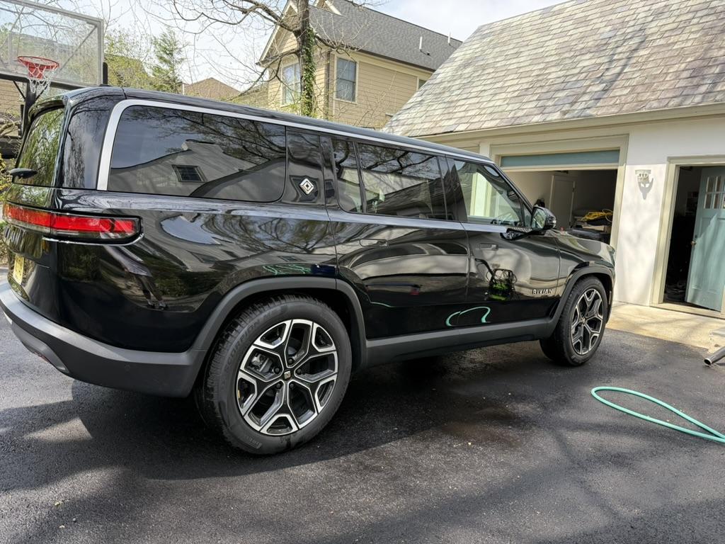 Rivian R1T R1S Who else got in a quick cleaning this past weekend? D14623F2-4882-495E-9E00-5B0AAD6BB65B_1_105_c