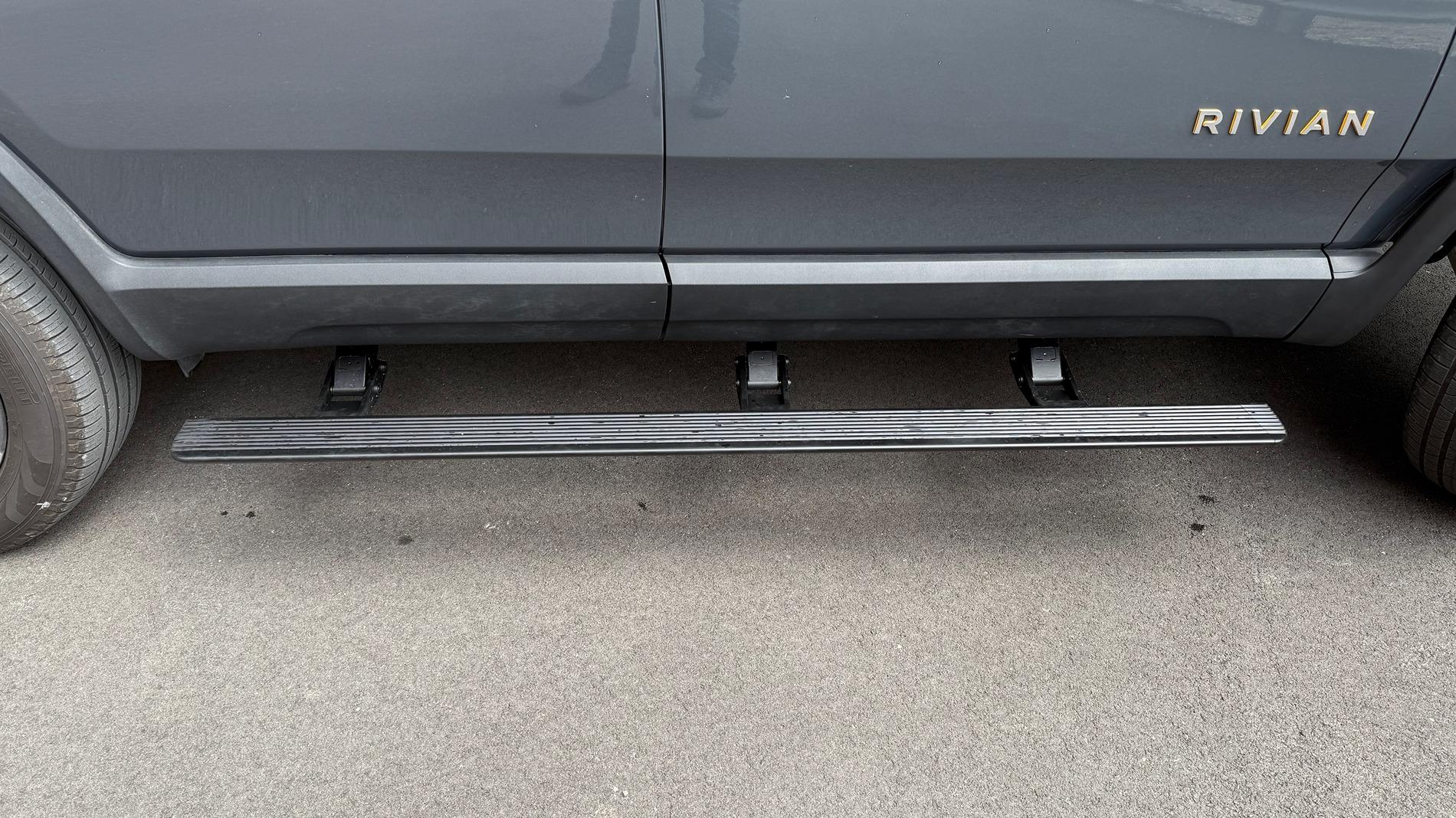 Rivian R1T R1S Retractable Electric Running Boards from Hansshow Hansshow Extended