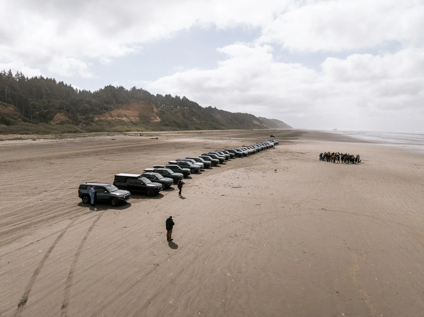 Rivian R1T R1S Happy Earth Day! 31 Rivians. Many friends and family and pets cleaning up two beaches! 5 truck loads! DJI_20250419095223_0100_D