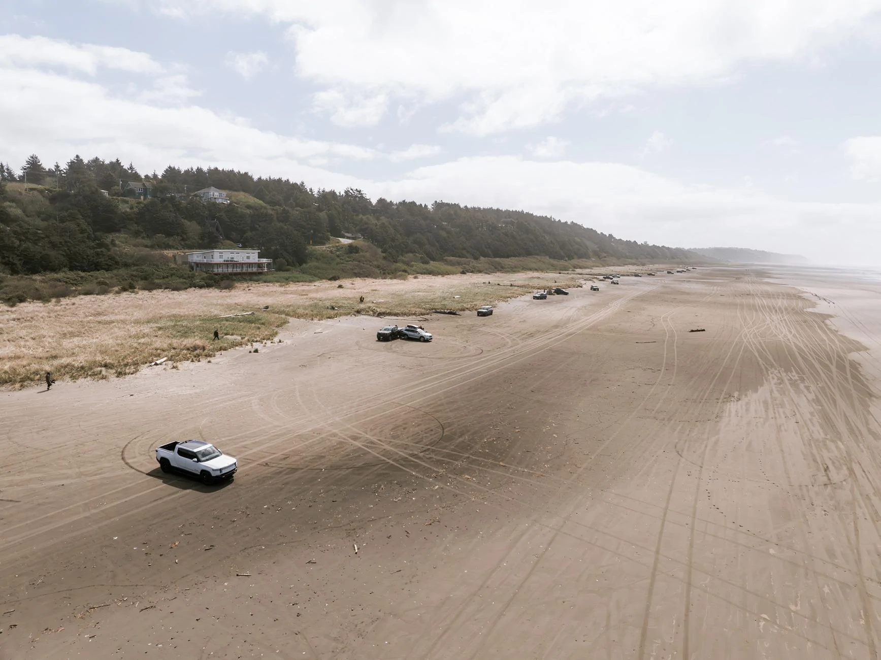 Rivian R1T R1S Happy Earth Day! 31 Rivians. Many friends and family and pets cleaning up two beaches! 5 truck loads! DJI_20250419103209_0103_D-Enhanced-NR