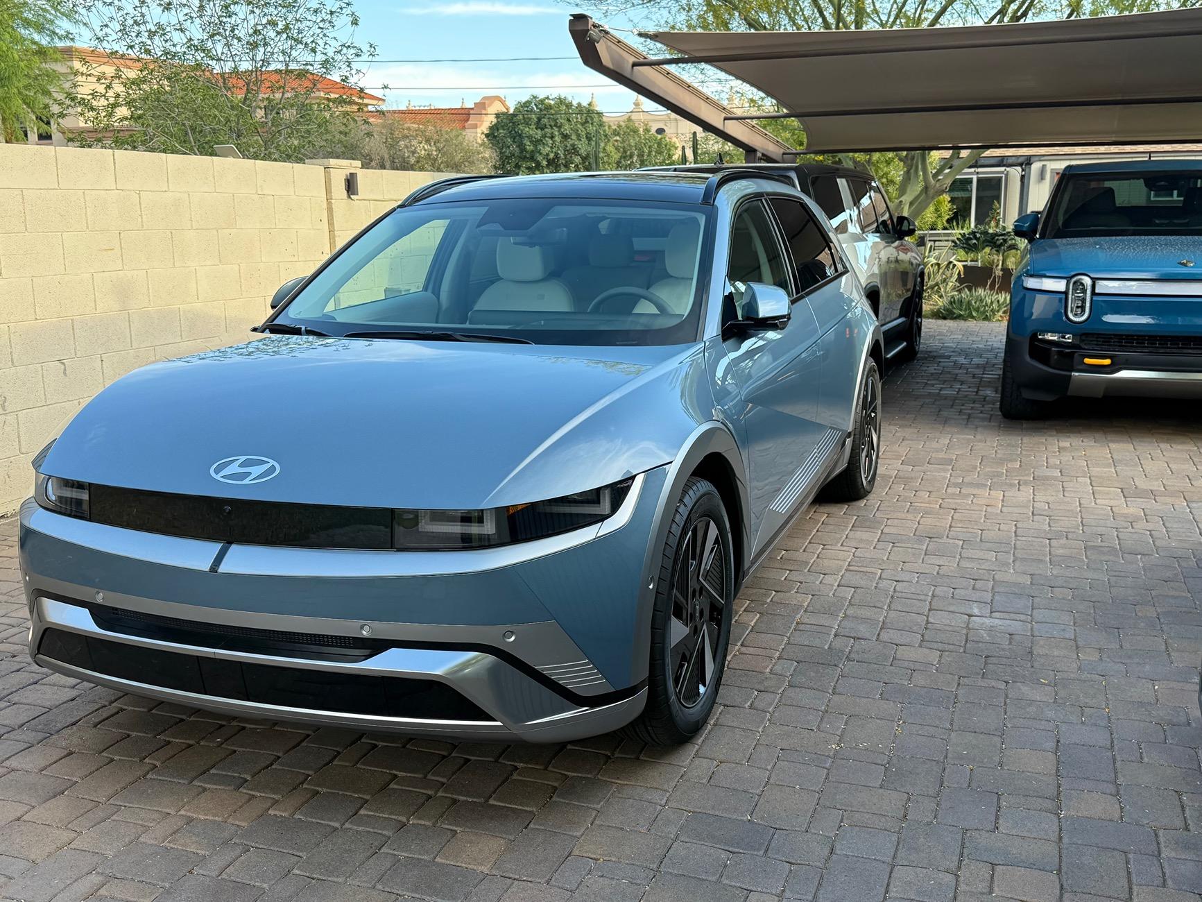 Rivian R1T R1S No longer an all Rivian household IMG_5080