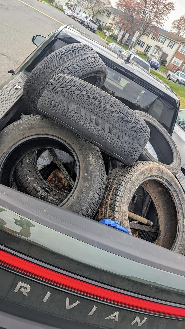 Rivian R1T R1S Happy Earth Day! 31 Rivians. Many friends and family and pets cleaning up two beaches! 5 truck loads! 1745428992527-h9