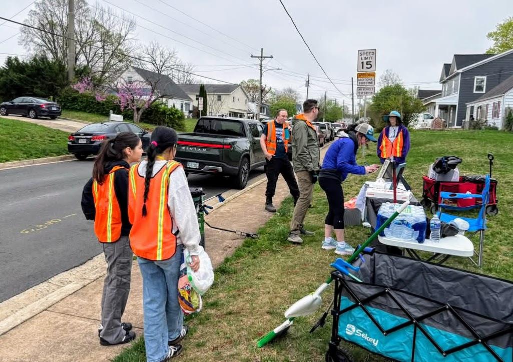 Rivian R1T R1S Happy Earth Day! 31 Rivians. Many friends and family and pets cleaning up two beaches! 5 truck loads! 1745429063093-bb