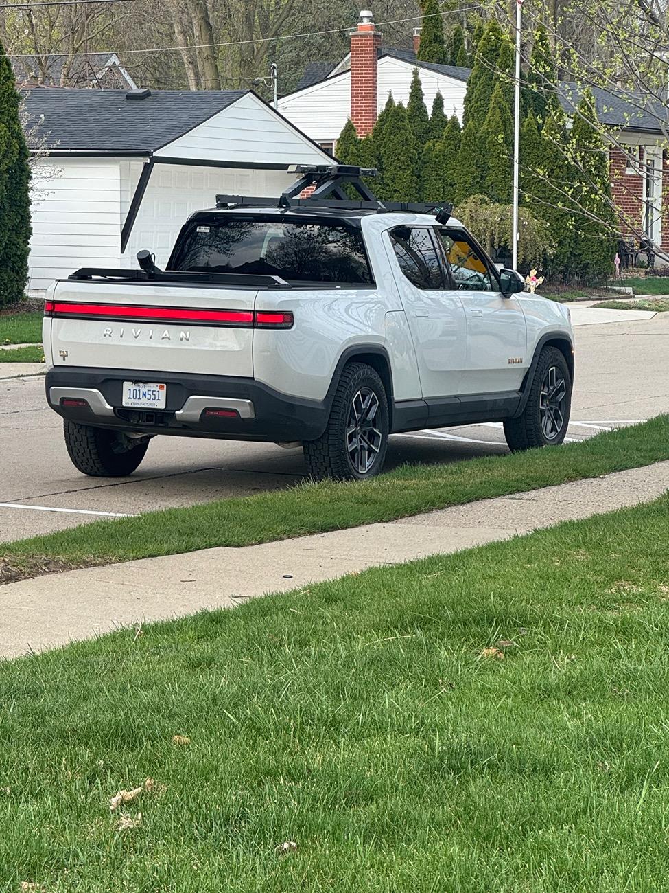 Rivian R1T R1S Spotted: Rivian possible self-driving or mapping rig IMG_3088