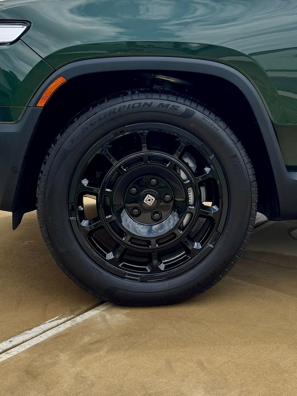 Rivian R1T R1S R1S - Range Wheel Blackout and Intro IMG_5018