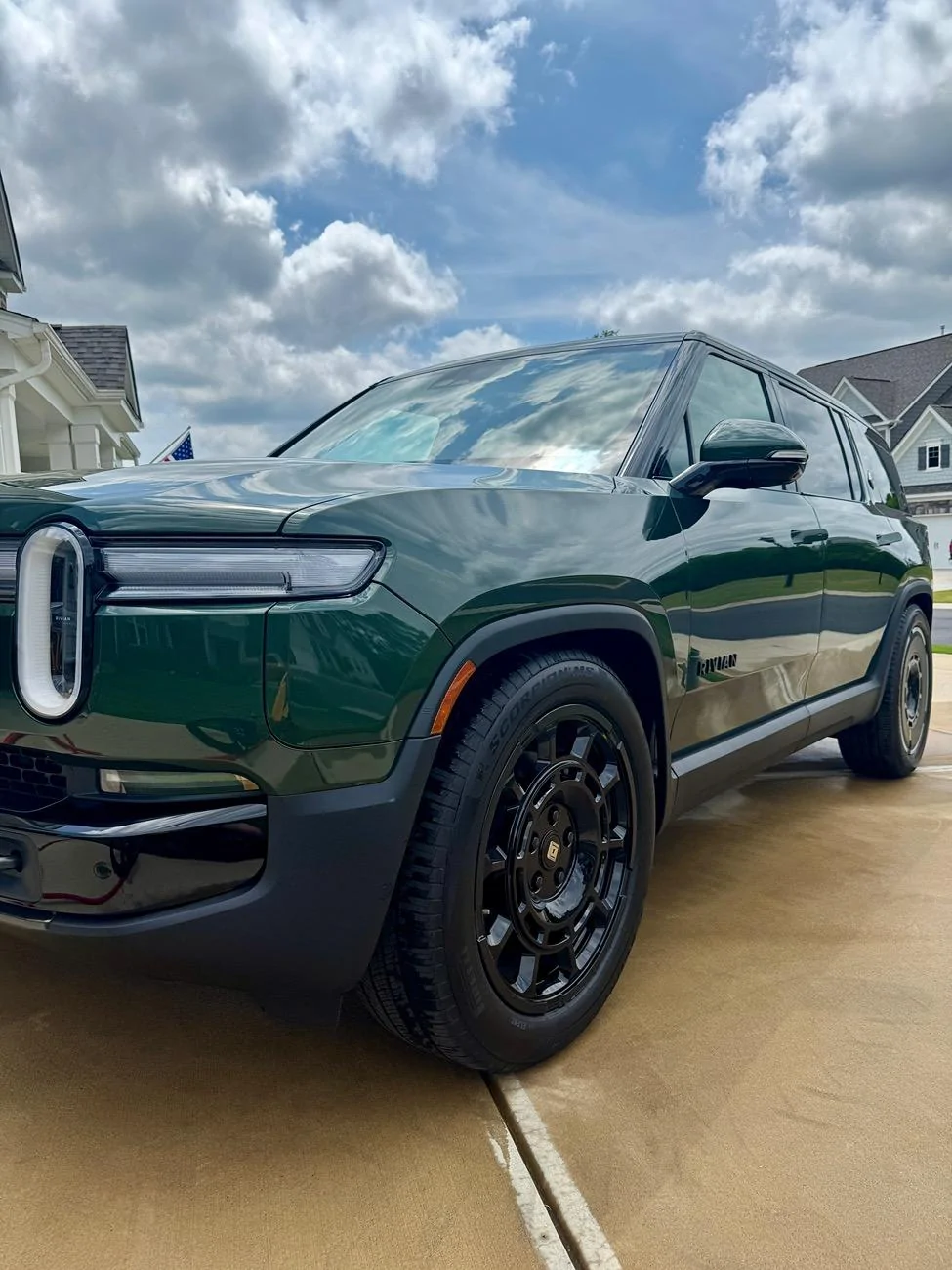 Rivian R1T R1S R1S - Range Wheel Blackout and Intro IMG_5016