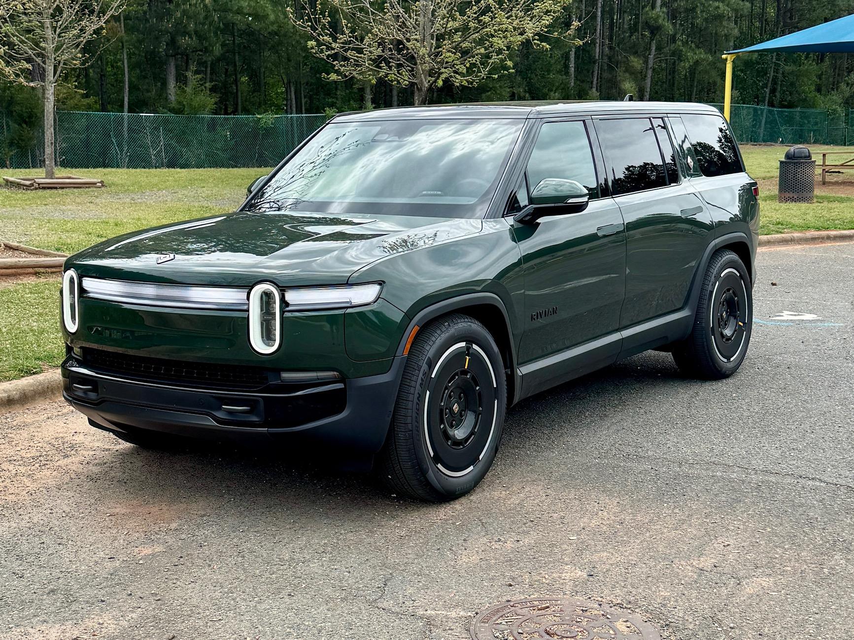 Rivian R1T R1S R1S - Range Wheel Blackout and Intro IMG_4659