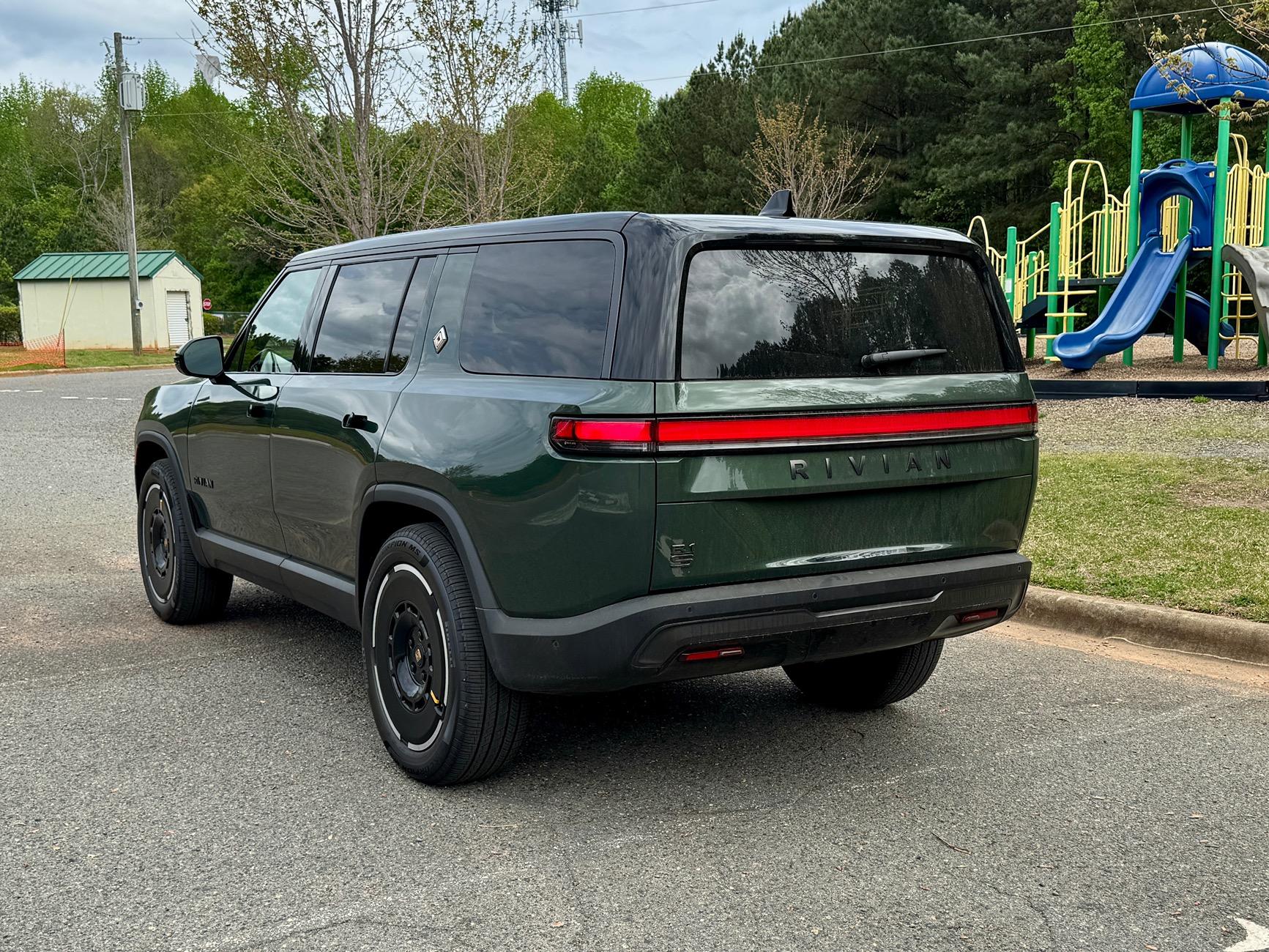 Rivian R1T R1S R1S - Range Wheel Blackout and Intro IMG_4667