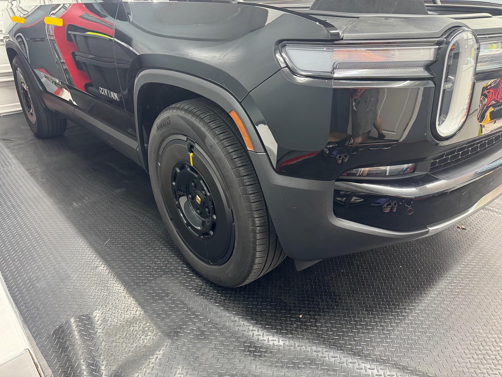 Rivian R1T R1S R1S - Range Wheel Blackout and Intro IMG_3284