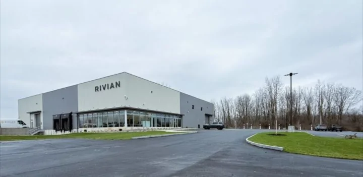 Rivian R1T R1S East Syracuse NY Service Center now open GpoJf7iWoAAuUd8