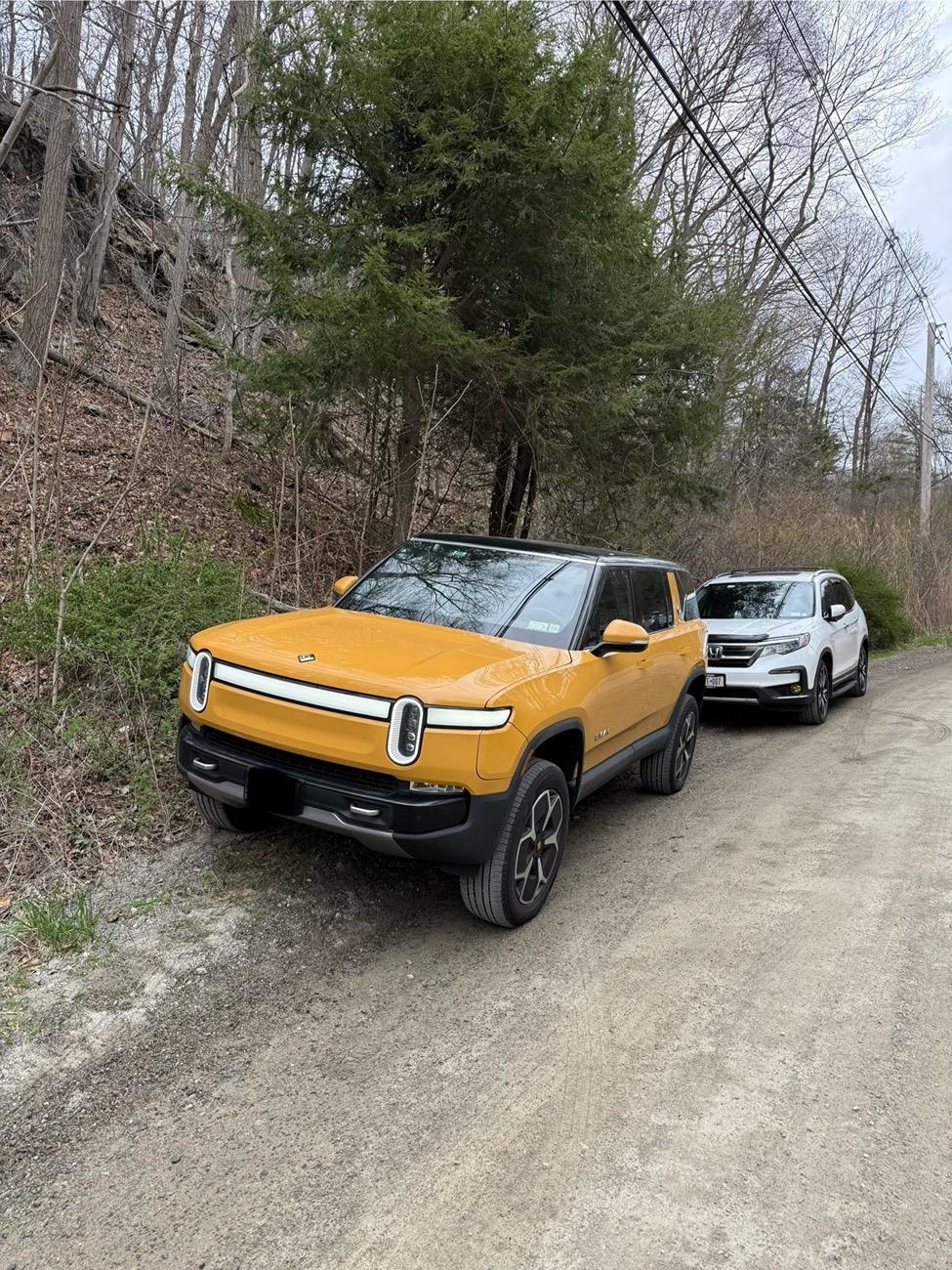 Rivian R1T R1S ? COMPASS YELLOW R1S  Photos IMG_5723