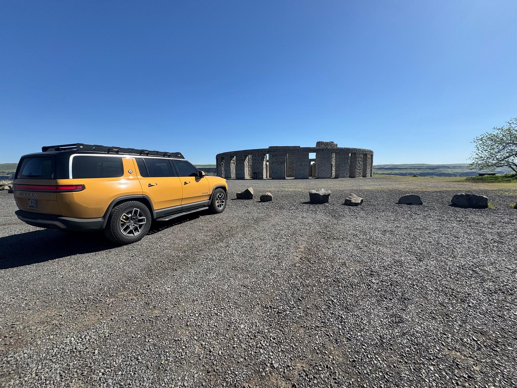 Rivian R1T R1S ? COMPASS YELLOW R1S  Photos IMG_2376
