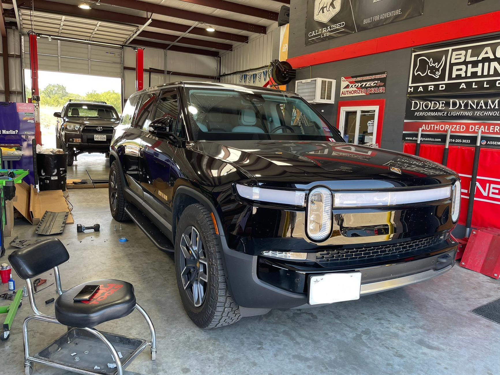 Rivian R1T R1S Recommended Running Boards for 2025 R1S/T IMG_6908