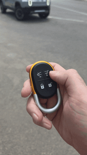 Rivian R1T R1S Myth-Busted! Gen2 R1S Fob works fine with R1T (tested) 2025-05-01 13.58.46