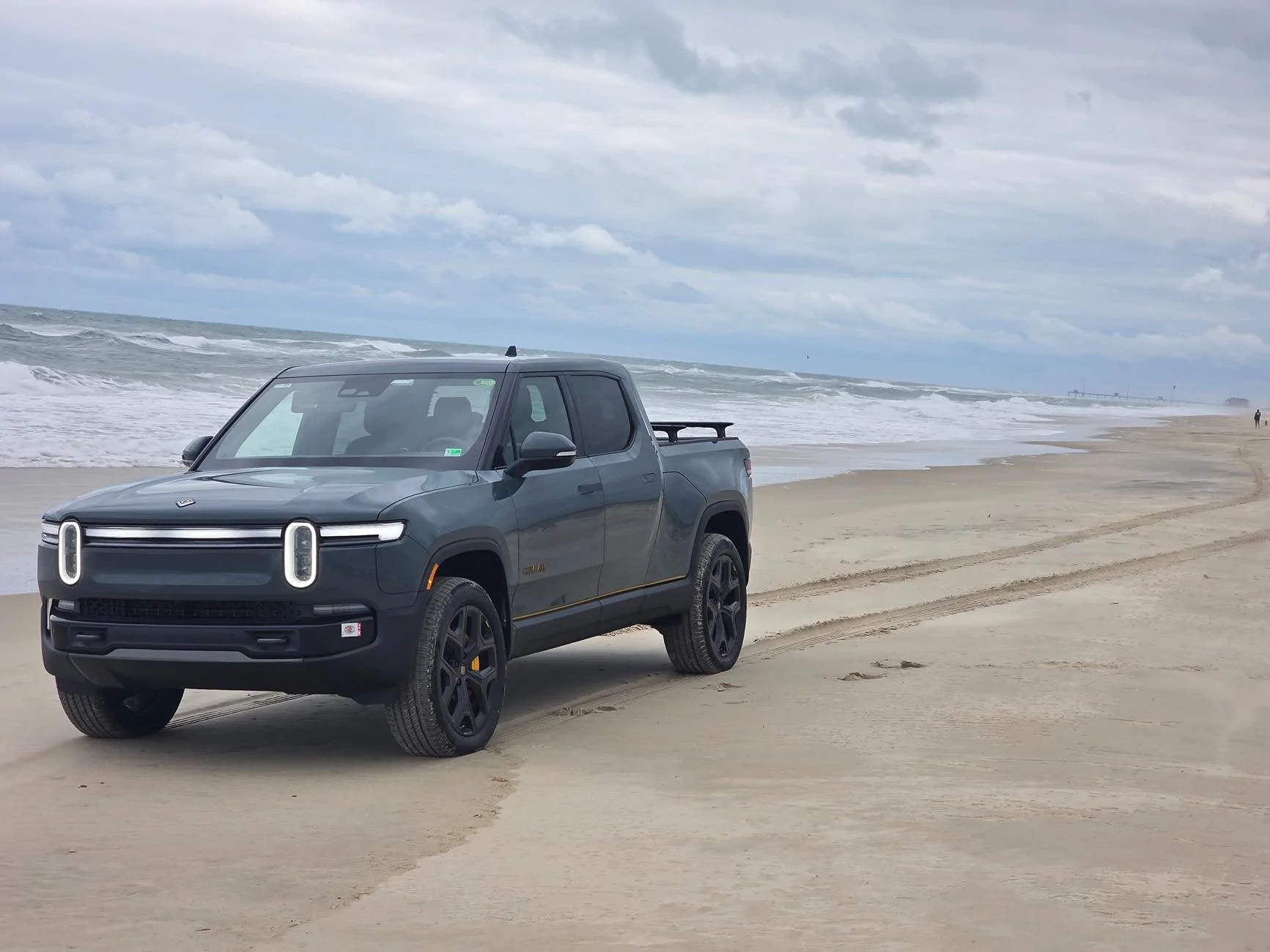 Rivian R1T R1S Range Rover EV 1000000403
