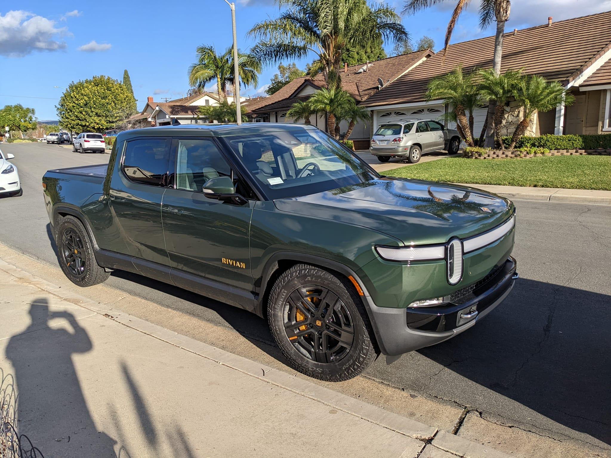 Rivian R1T R1S FOREST GREEN R1T Photos 269818565_10159686984608187_3742475827180802634_n