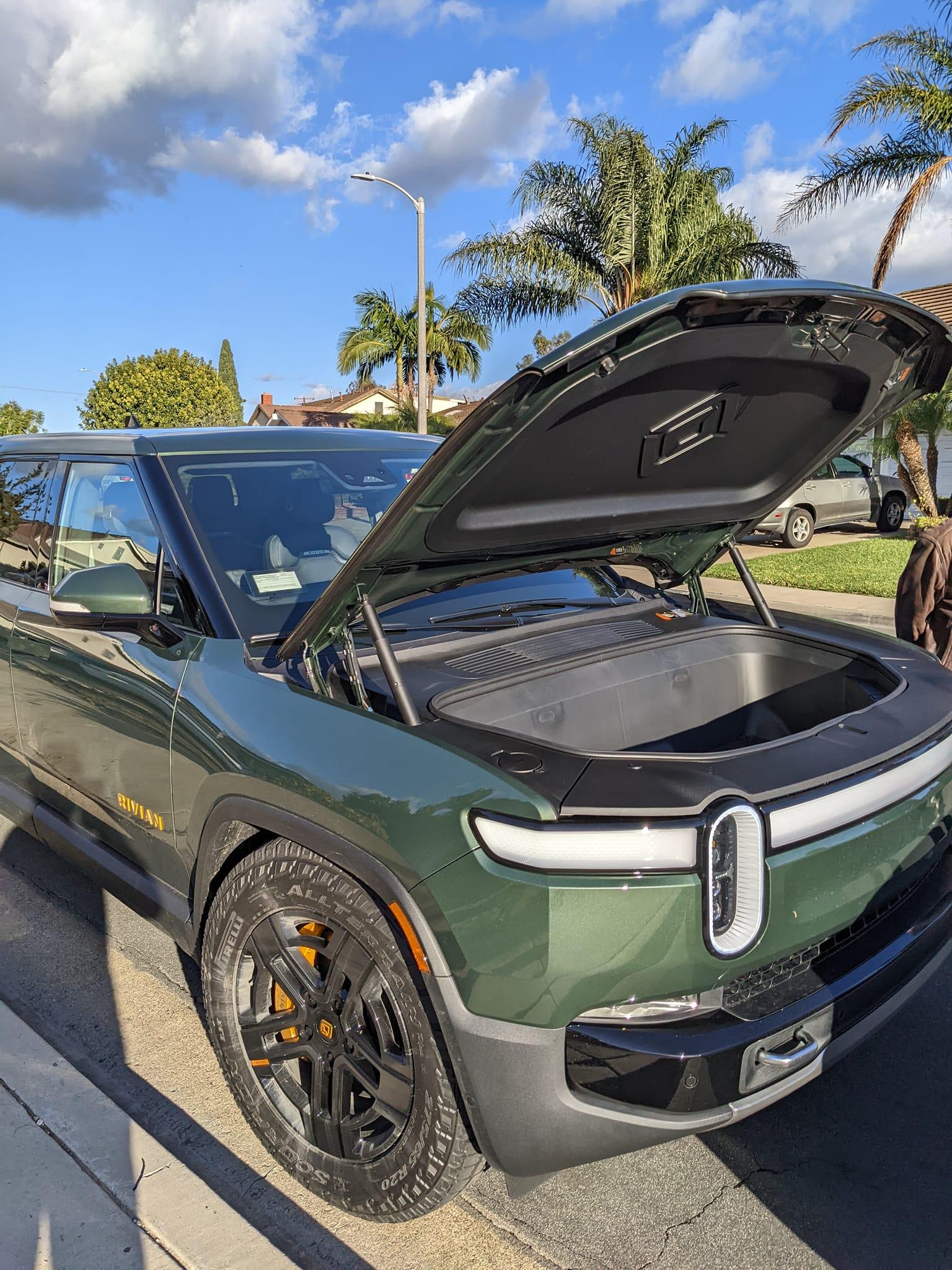 Rivian R1T R1S FOREST GREEN R1T Photos 267140772_10159686984468187_1349185444227871470_n