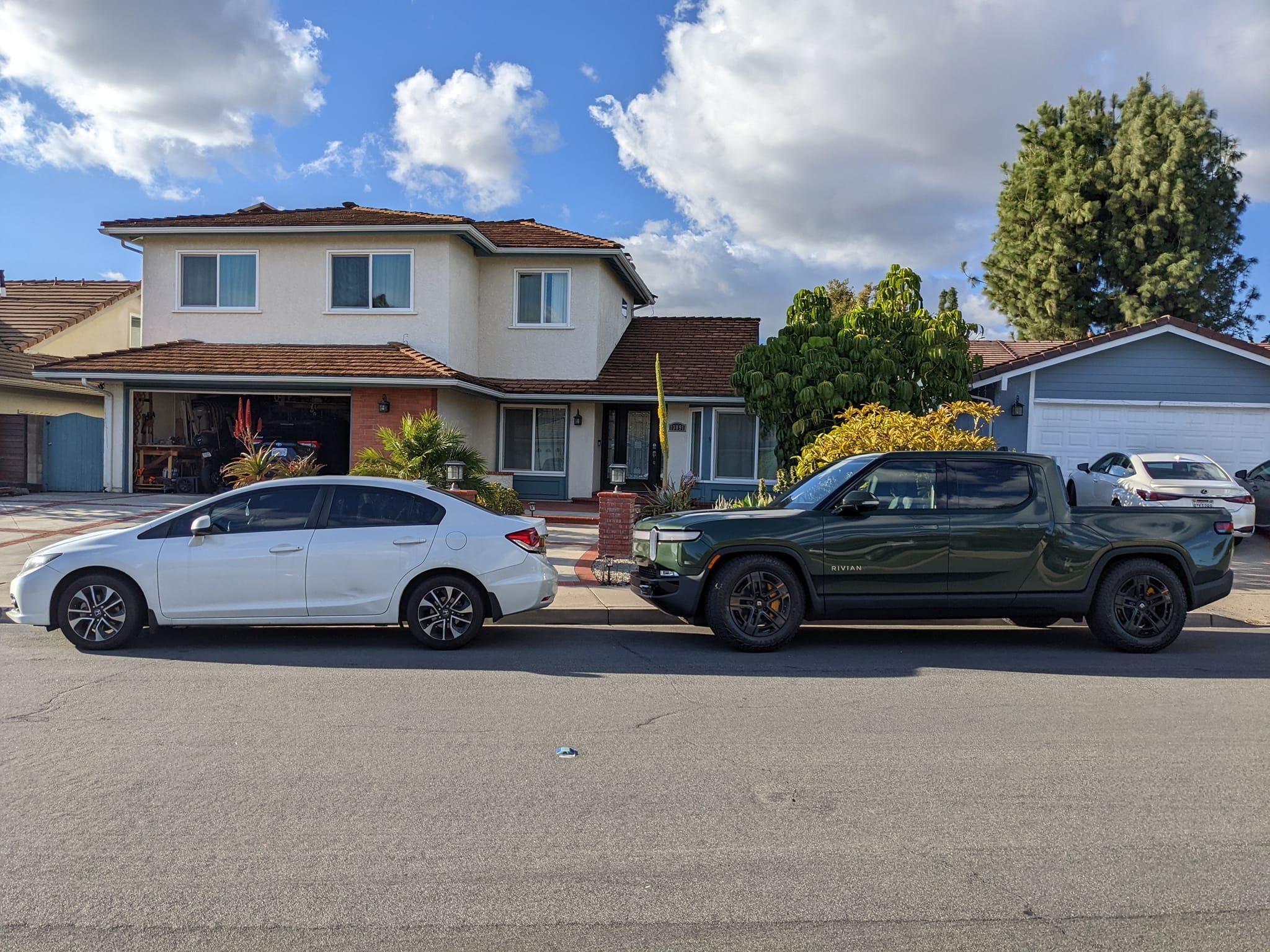 Rivian R1T R1S FOREST GREEN R1T Photos 269916450_10159686984568187_241875805231373594_n