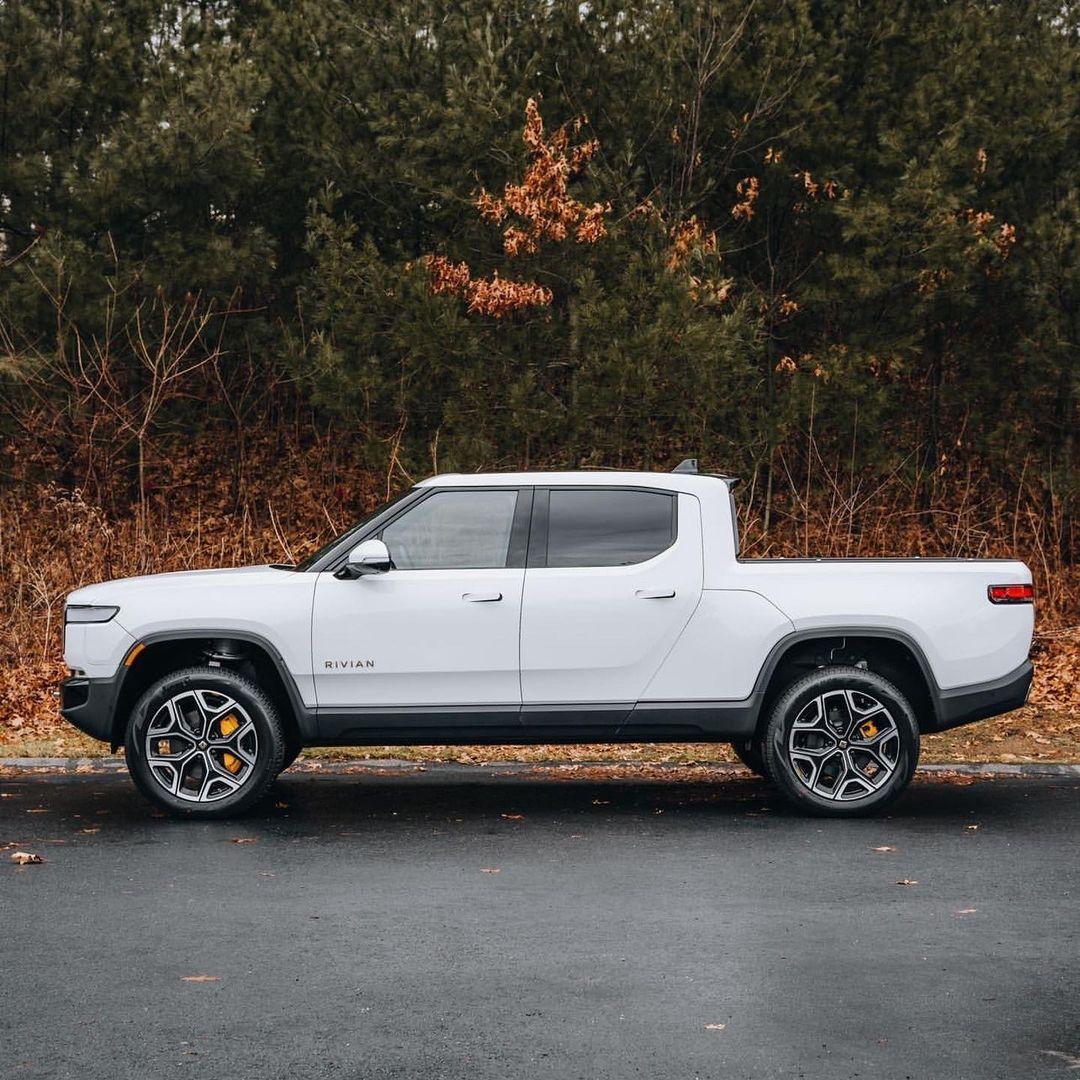 Rivian R1T R1S GLACIER WHITE R1T  Photos 270510196_441942370713999_2288520208687531875_n
