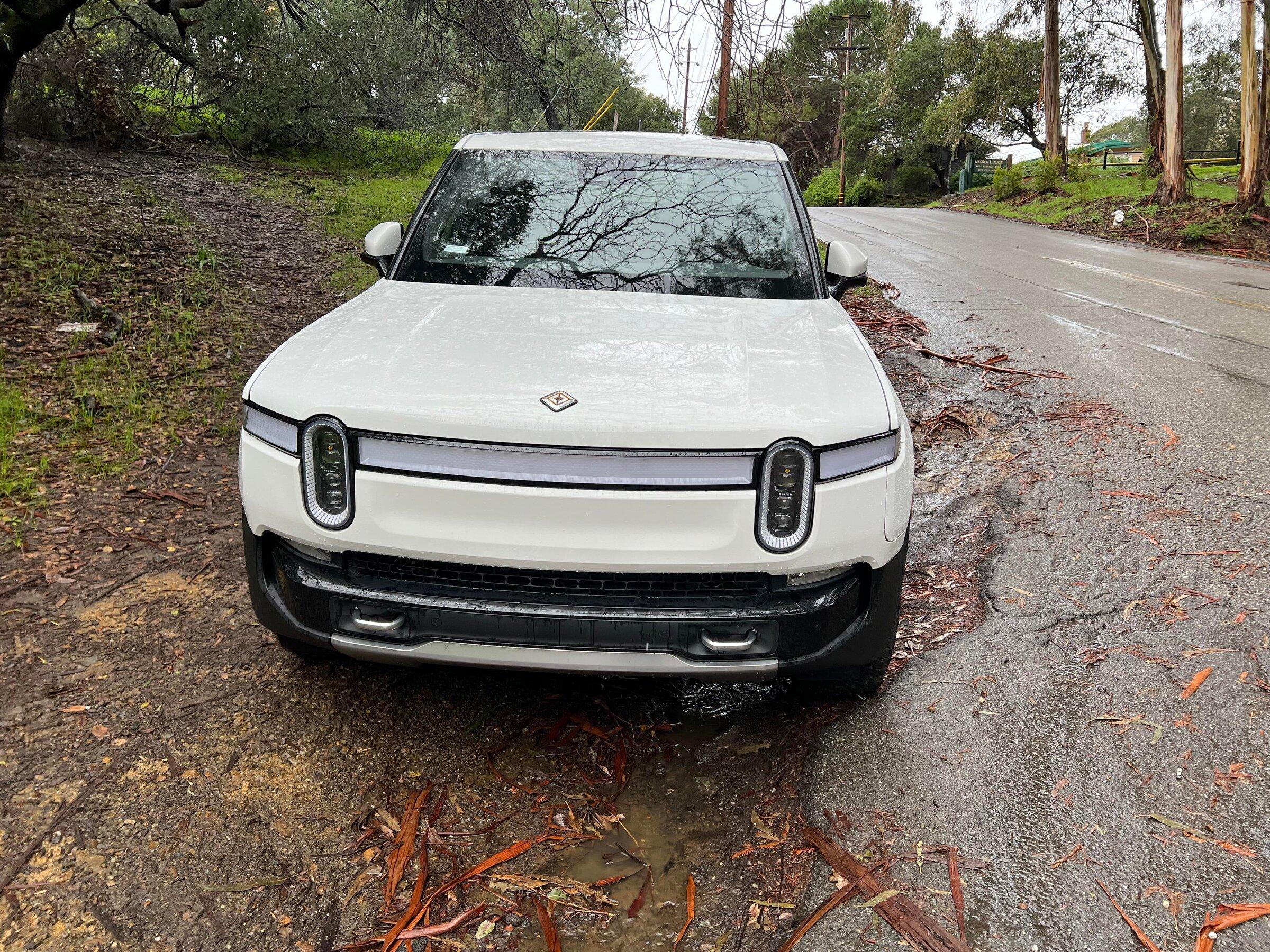 Rivian R1T R1S GLACIER WHITE R1T  Photos lradeymawj881