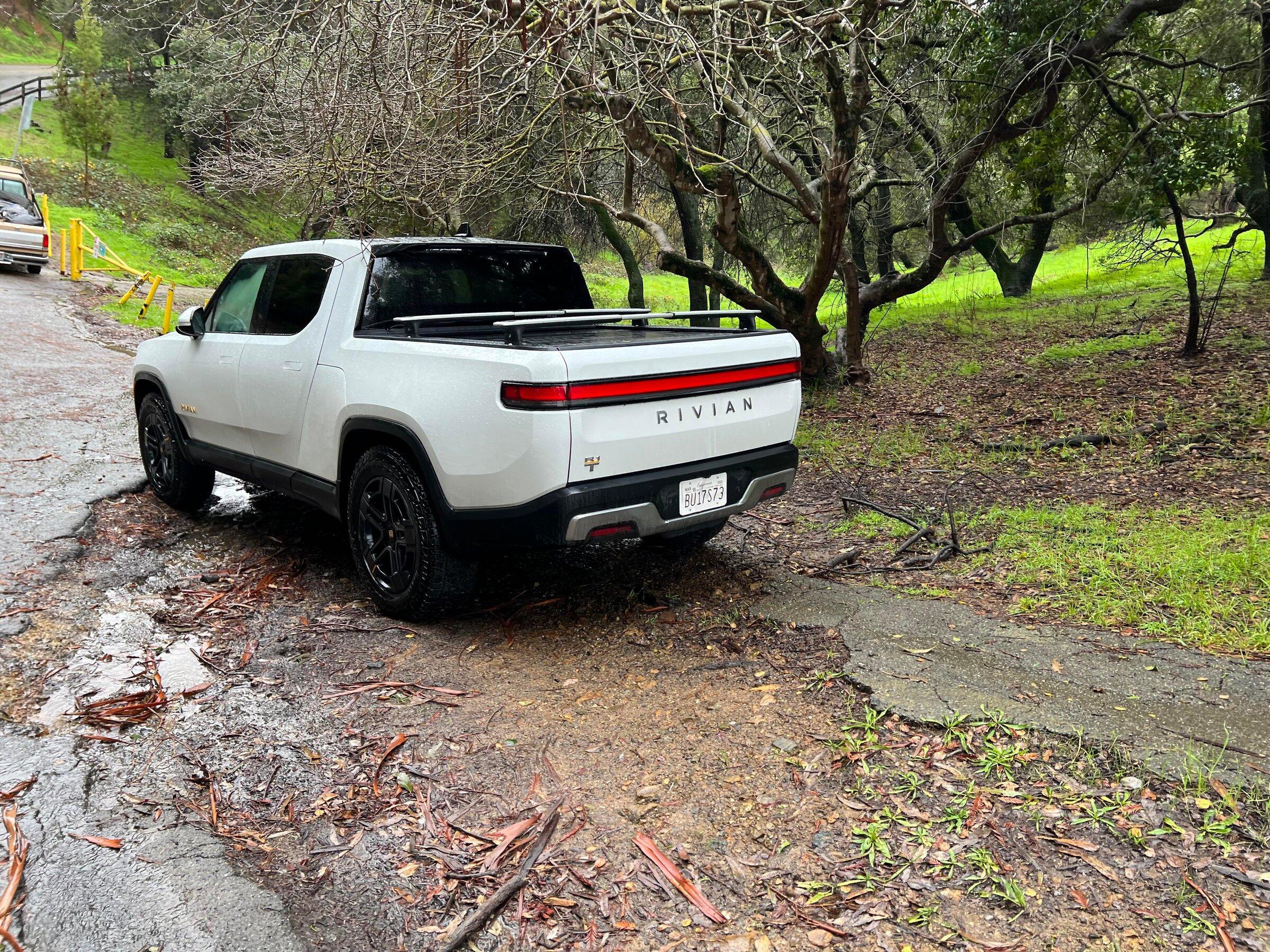 Rivian R1T R1S GLACIER WHITE R1T  Photos gtzjp4nawj881