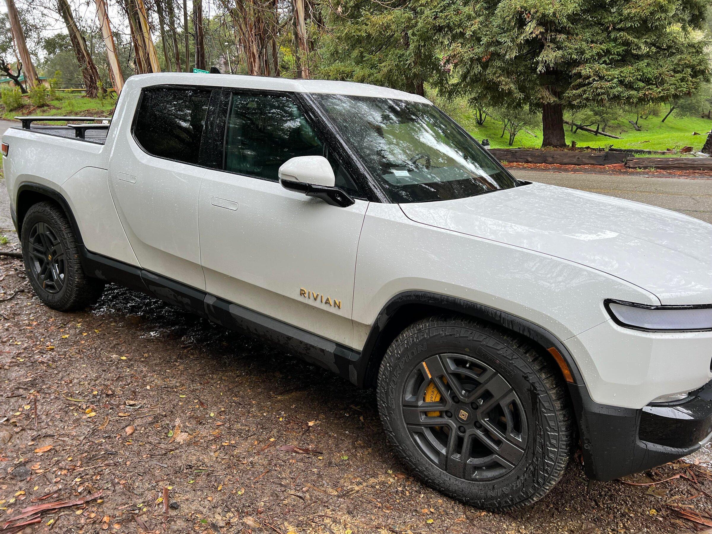 Rivian R1T R1S GLACIER WHITE R1T  Photos f0ob1zmawj881