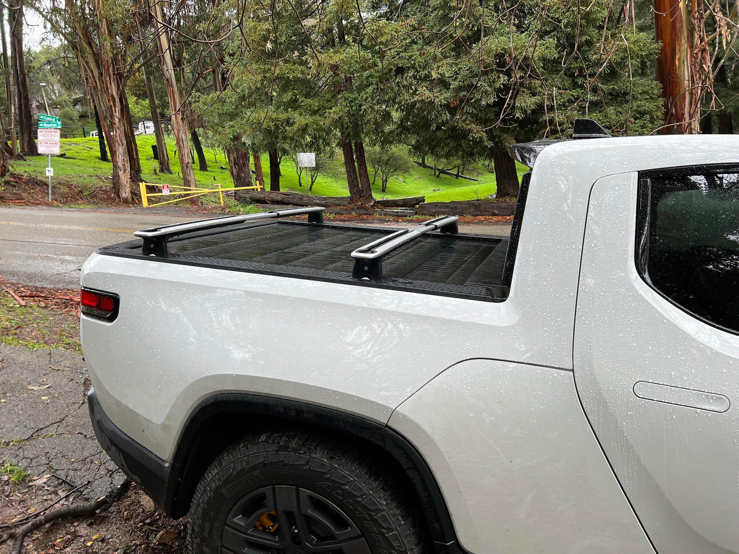 Rivian R1T R1S GLACIER WHITE R1T  Photos l2s8p4nawj881