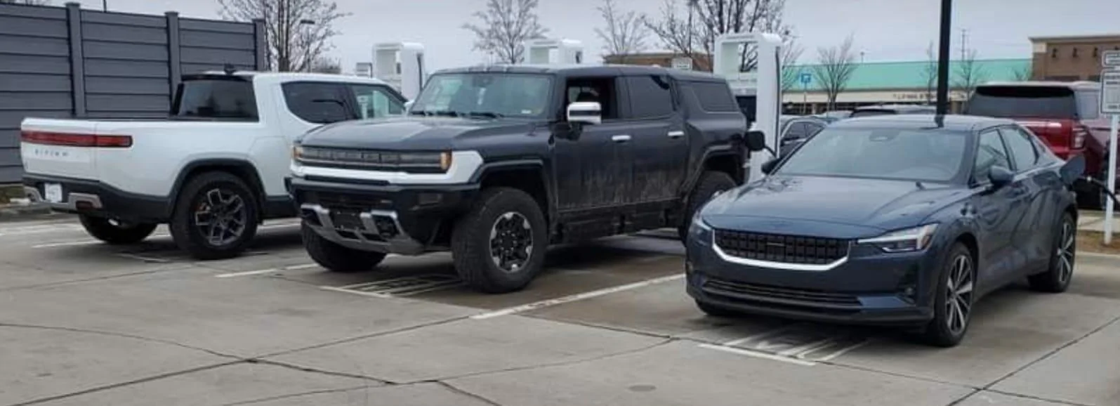 Rivian R1T R1S R1T vs GMC Hummer EV side-by-side look 949765_10221148880648043_8120922286552502509_n-jpg