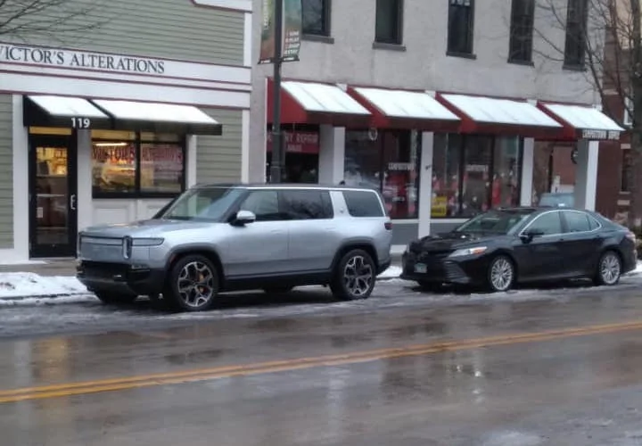 Rivian R1T R1S LA SILVER Rivian Photos Rivian R1S LA Silver 1