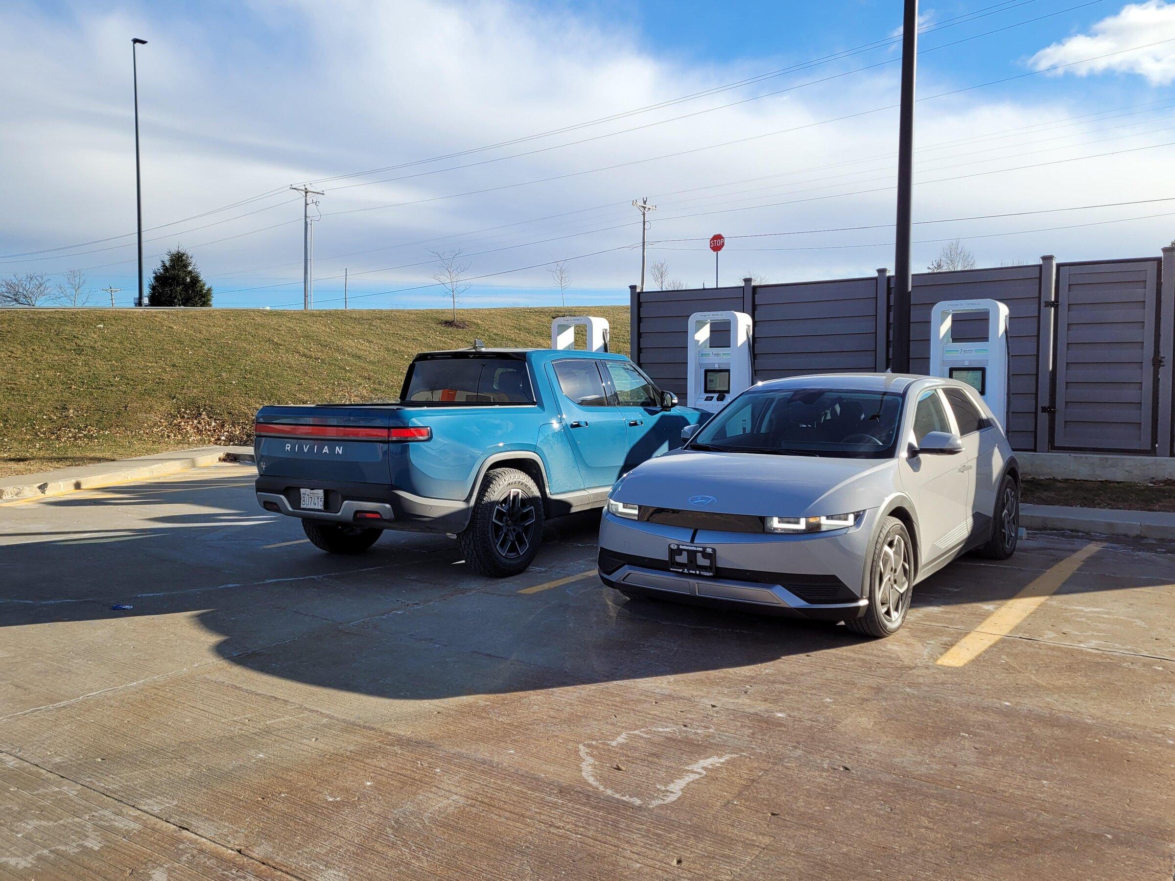 Rivian R1T R1S Rivian R1T vs Ioniq 5 at EA charger ke1rvq07dea81